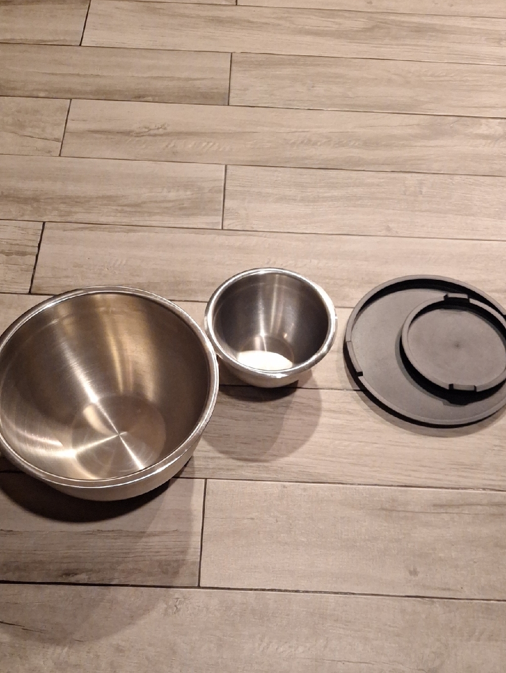 Stainless Steel Mixing Bowl Set with Plastic Lids - Silver